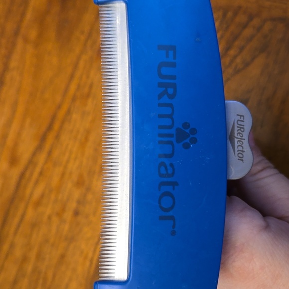 FURminator dog deshedding & brushing tool - Picture 5 of 5